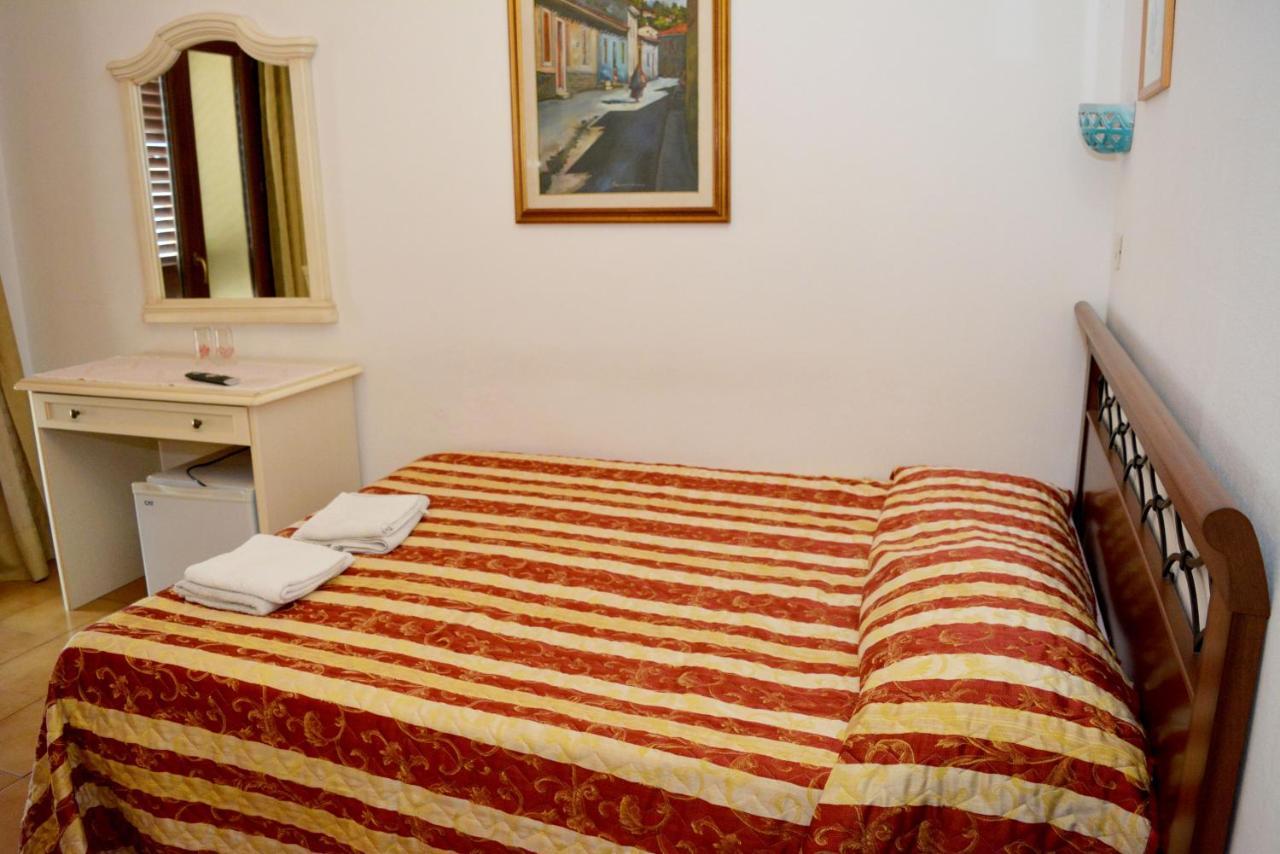 Scano Comfort Inn Санта-Тереза-Галлура Экстерьер фото