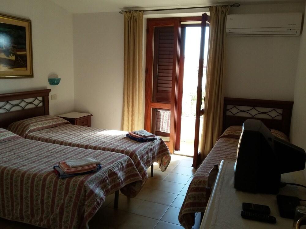 Scano Comfort Inn Санта-Тереза-Галлура Экстерьер фото
