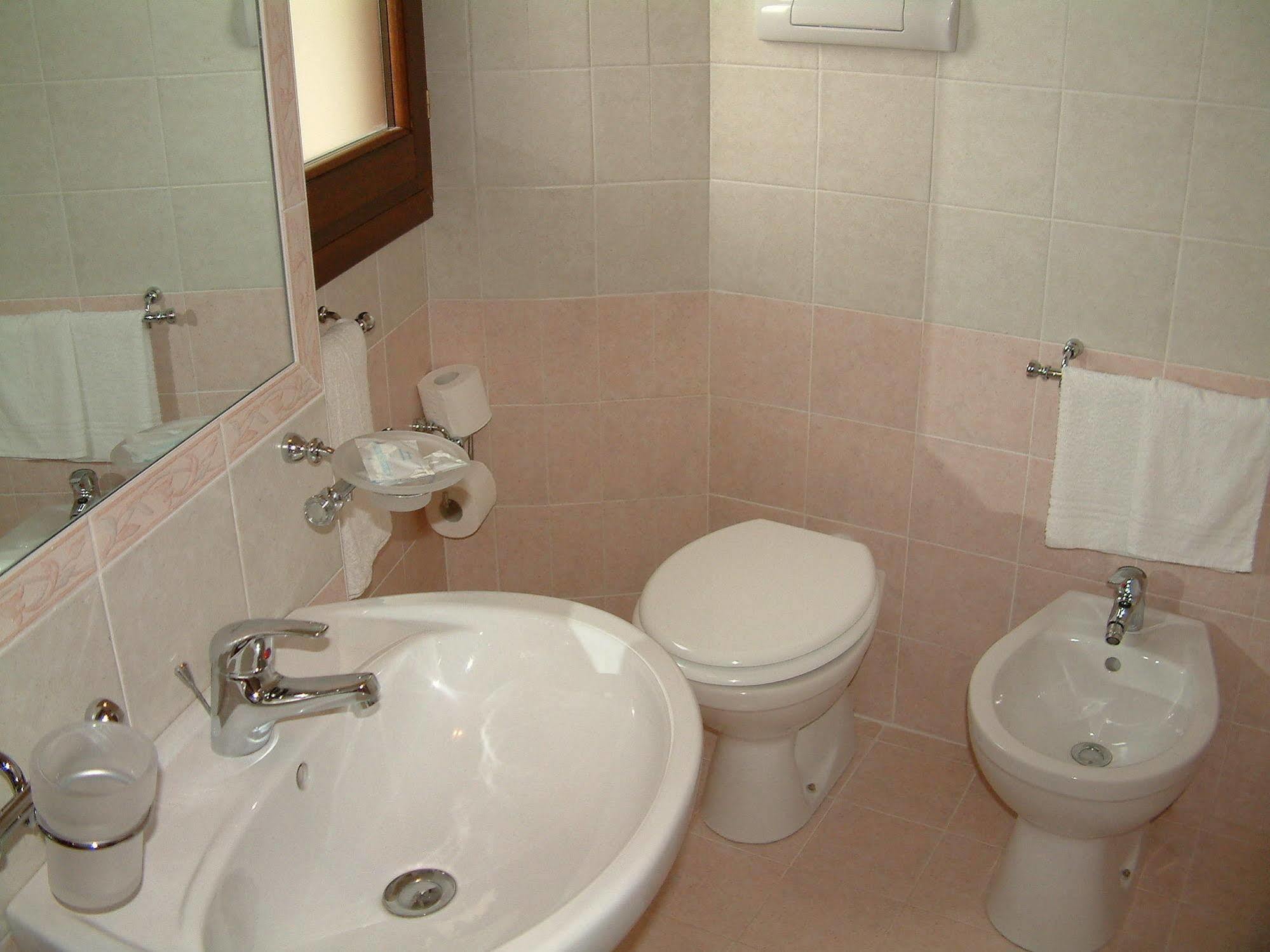 Scano Comfort Inn Санта-Тереза-Галлура Экстерьер фото