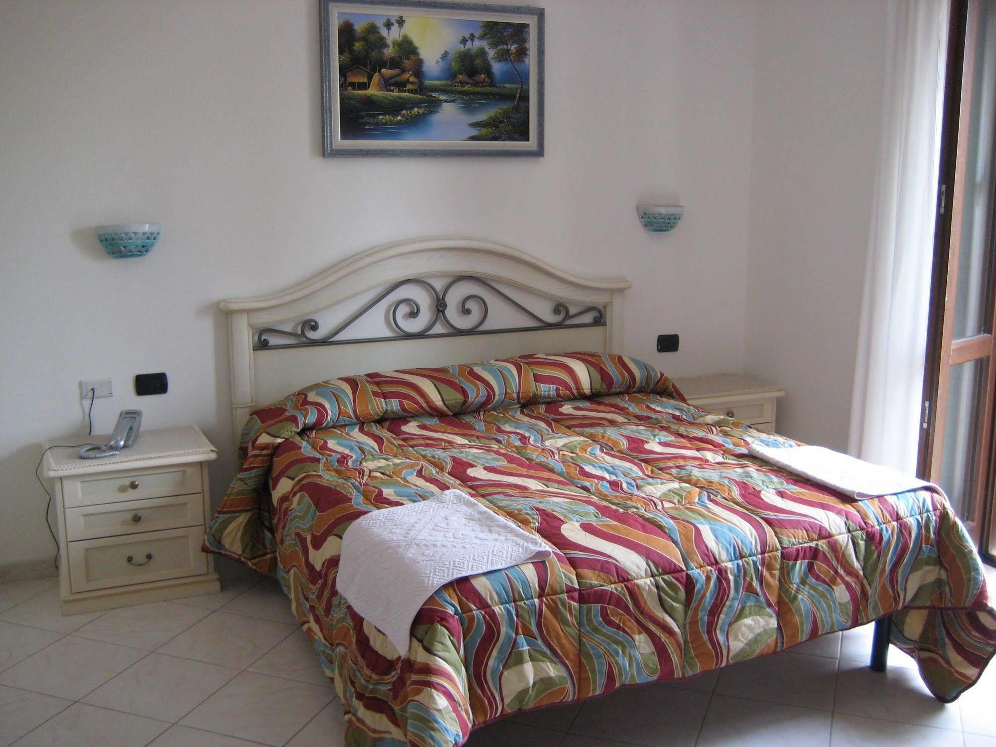 Scano Comfort Inn Санта-Тереза-Галлура Экстерьер фото