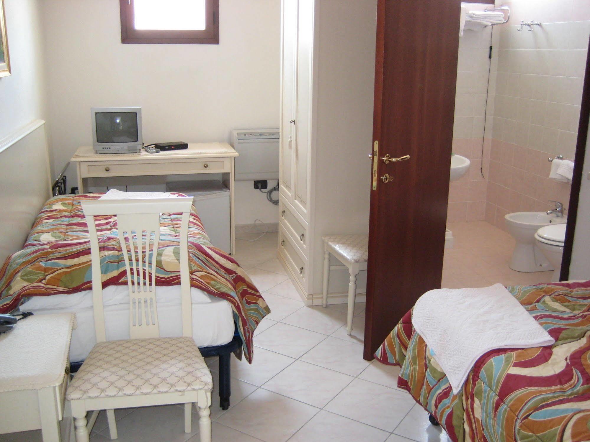 Scano Comfort Inn Санта-Тереза-Галлура Экстерьер фото
