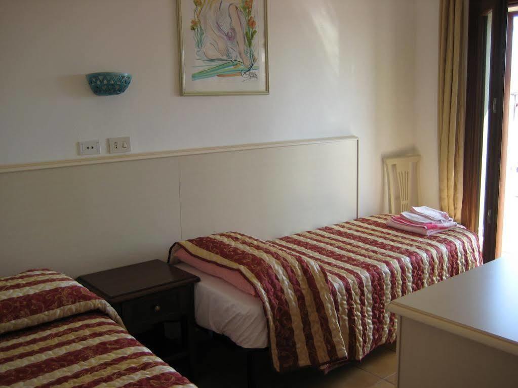Scano Comfort Inn Санта-Тереза-Галлура Экстерьер фото